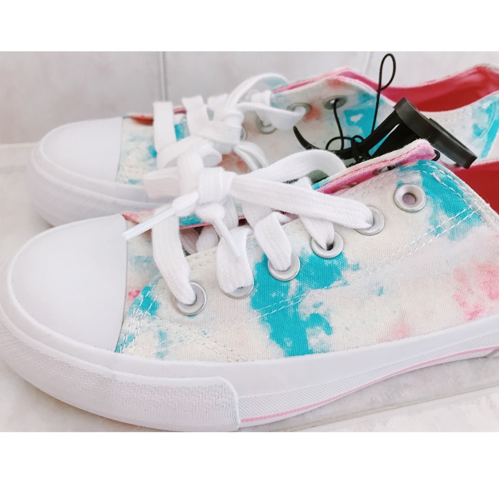 Tie dye Sneakers ☀️🌈